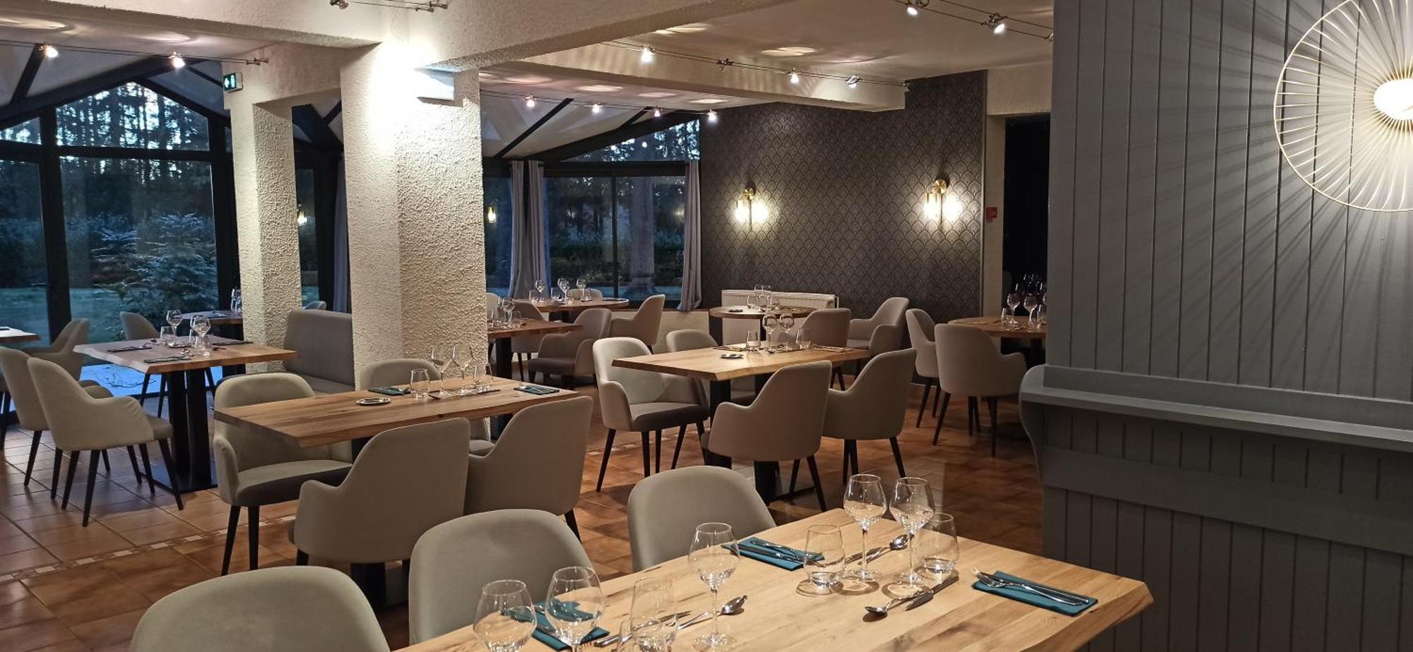 Hotel Restaurant Logis La Meridienne Anglards de Saint Flour Exterior photo